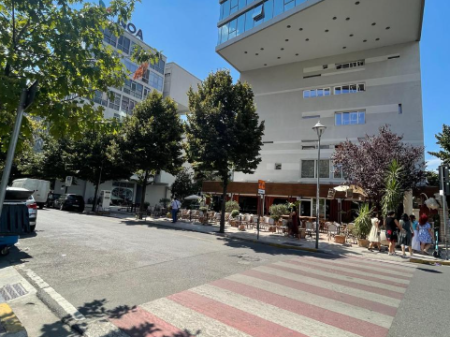 🏢 Shitet Ambient Biznesi – Komuna e Parisit