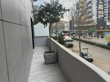 Jepet me qira apartament 2+1+2wc+2 ballkone ne Kamez