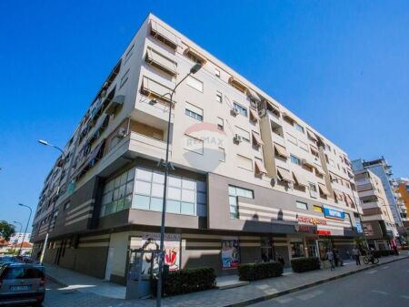 Negozio - In Affitto - Centro Kristal, Tirana