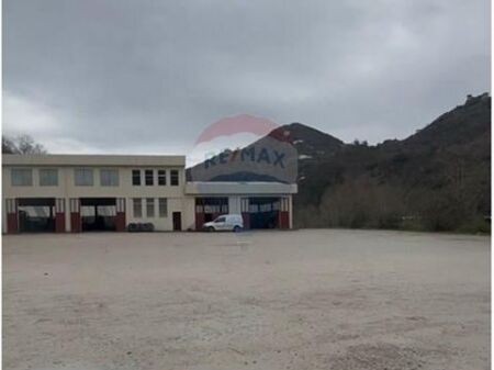 Kapanon me qira , Lunder