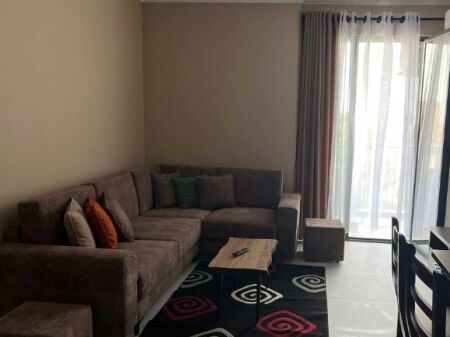 Apartament 1+1 me qera– i mobiluar dhe gati për banim