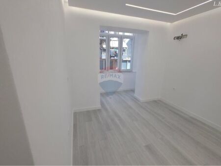 Office - For Rent - Barricades Street, Tirana