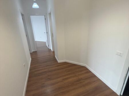 Zyre me qira tek Faramcia 10