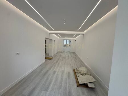 RRUGA E BARRIKADAVE, AMBIENT FOR RENT