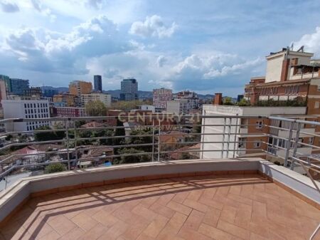 Apartament 2+1 me qera – hapësirë e ndriçuar dhe komode