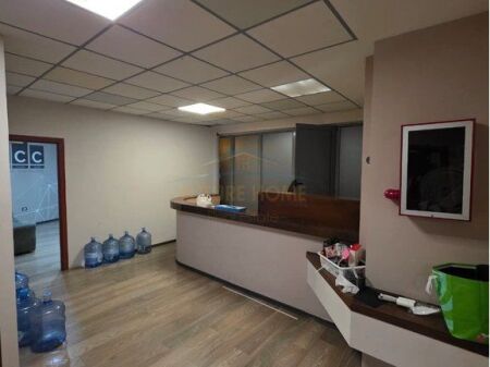 Qera Ambjent Biznesi, Qendër.