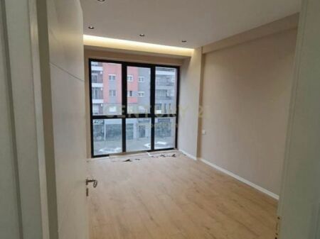 1+1 për qira Urban Gate, Astir