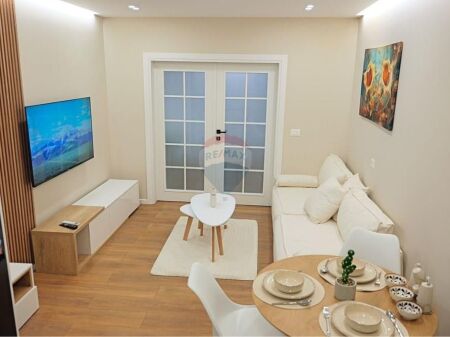 Apartament - Për Qira - Liceu Artistik, Tiranë