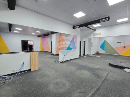 Zyrë - Për Qira - Farmacia 10, Tiranë