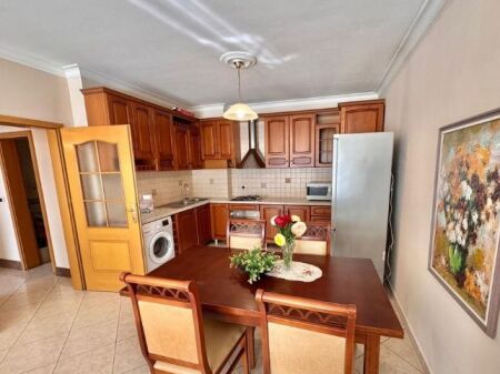 Apartament 2+1+2 me qera– hapësirë komode dhe lokacion premium