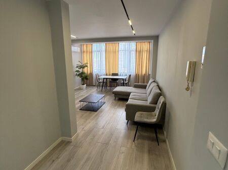 Luxury 2+1 apartment with balcony at 21 December 850 euros