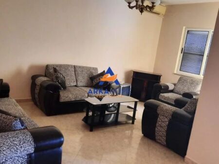 JEPET AMBIENT ME QERA 135M2 "RRUGA NAIM FRASHERI , PAS AMBASADES GREKE" 700 EURO