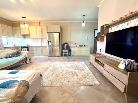 Shitet apartament 2+1+2, tek Tower Bridge!