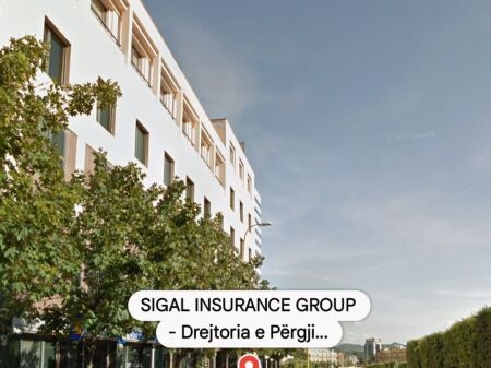 Jepet me qera dyqan buze rruge ne Qender te Tiranes