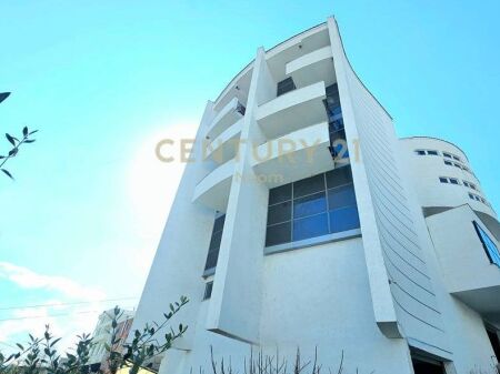 Godinë multifunksionale me qira, Sauk i Ri