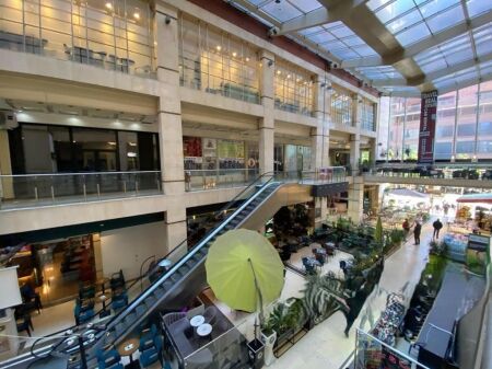 AT BARRICADES ROAD, GALLERY CENTER SELLING UNIT 190,000 €