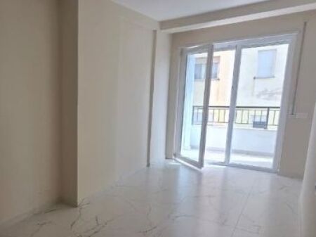 Apartment 2+1 empty for rent– ideal for living or office