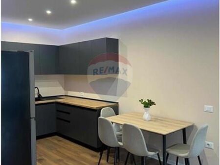 Apartament 2+1 per qira te Shkolla e Bashkuar!