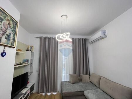 Apartament - Për Qira - Ish Fusha e Aviacionit, Tiranë