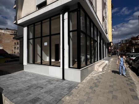 SUPER COMMERCIAL SPACE FOR RENT BY THE ROAD AT THE TIRANA PROSECUTOR'S OFFICE