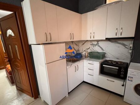 JEPET GARSONIERE ME QERA "PALLATET GRAND , RRUGA TODI SHKURTI, ALI DEM" 30000 LEKE