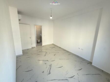 Zyre Me Qera 2+1+2 Tek Stacioni i Trenit (ID BZ2595) Tirane