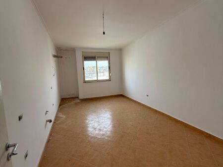 2 apartamente per shitje cmim okazion 1050€/m2 i diskutueshem