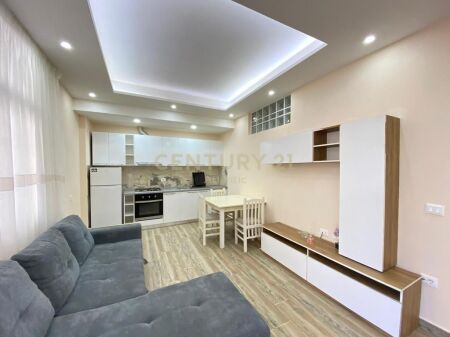 SHITET APARTAMENT 1+1 NE QENDER PRANE MUZEUMIT DURRES!