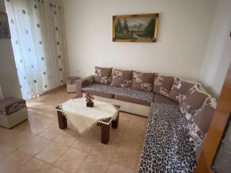 Dibres Street, near the Faculty of Medicine, a 1+1 apartment, furnished, is for rent. 40,000 Leke