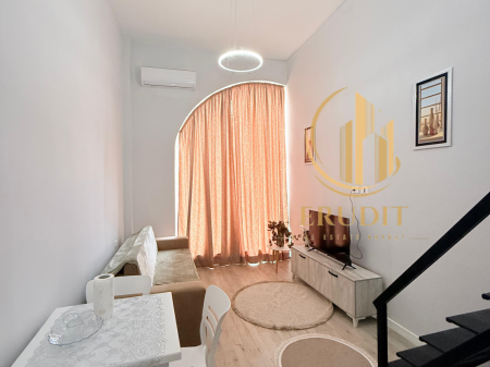 Jepen me qira 3 garsoniere në Vlorë (pranë stadiumit)