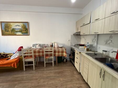 Shitet apartament 1+1  📍 Komuna Parisit tek Kompleksi Kika