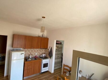 APARTAMENT 1+1. 27000 LEKE.ISH TREGU ELEKTRIK