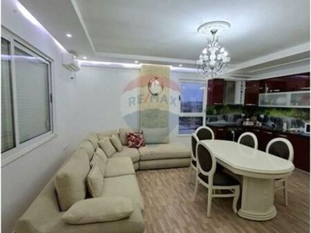 Jepet me Qira Apartament 2+1+2 në Astir