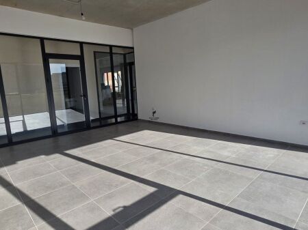 OFFICE FOR RENT 45 M2 BARRICADES STREET 800 EURO FH-65651