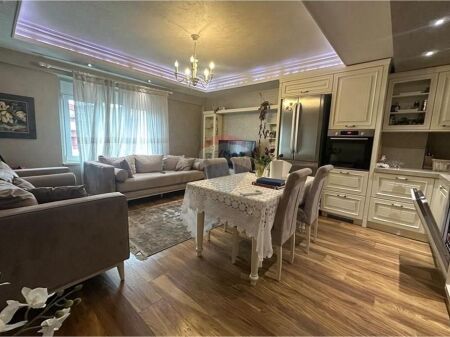Shitet Apartament 2+1 në Qendër të Tiranës