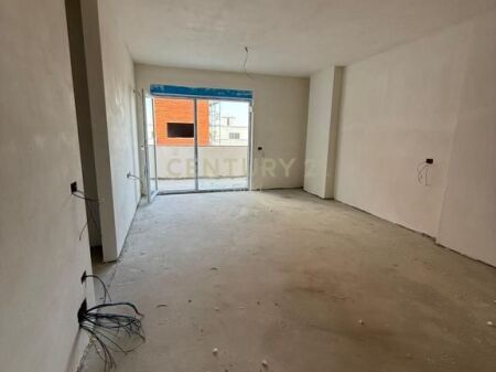 VENDESI APPARTAMENTO 3+1+2+POSTO AUTO AL METROPOLITAN RESIDENCE A KAMEZ! (SIMA COM)