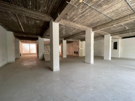 🏢 Ambient Komercial me Qera – Tek Mbikalimi i Komunës