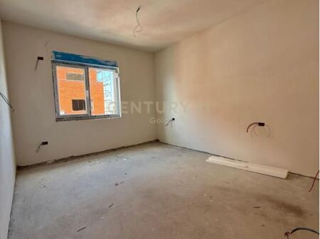 FOR SALE APARTMENT 3+1+2+PARKING SPACE AT METROPOLITAN RESIDENCE IN KAMEZ! (SIMA COM) 122,000 € Total Area  126m2  Internal Area  112m2  Bedrooms  3  Floor 6