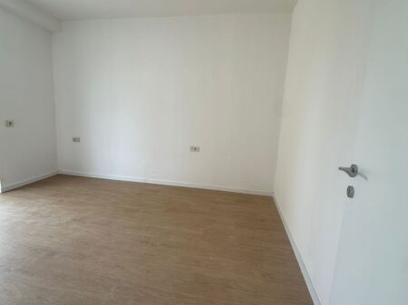 🔥AMBIENT ME QIRA PËR ZYRA/APARTAMENT 1+1  📍 Rruga "Mine Peza"