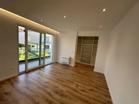 VILLA SU 4 PIANI CON CORTILE IN AFFITTO PRESSO IL COMPLESSO VICINO A TEG