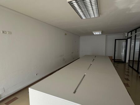 Business Premises for Rent – Ideal for Call Center in the Center of Durres