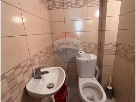 Dyqan në shitje – pranë Spitalit