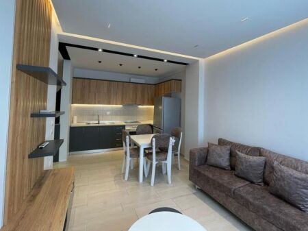 Shitet , Apartament 1+1, Misto Mame.