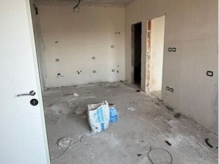 Apartament 1+1 per shitje tek Rr.Kavajes!