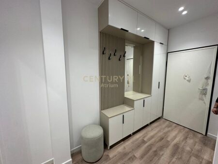 JEPET ME QERA APARTAMENT 1 + 1 TEK EMERALD CENTER RRUGA 5 MAJI !