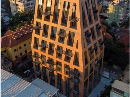 In vendita, Appartamento 3+1+2, Via Kavaja, Tirana.