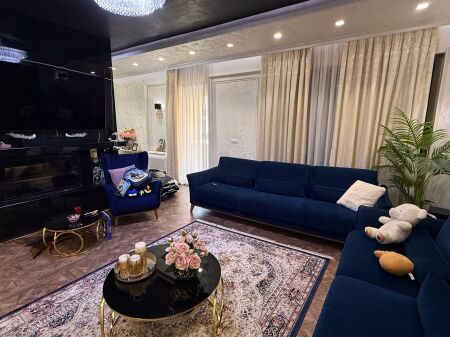 📍In Affitto SUPER Appartamento 2+1 con ampi spazi, situato in una delle residenze più esclusive di Tirana nel Complesso Delijorgji.