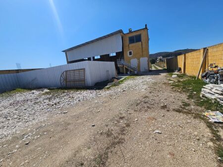 CAPANNONE + TERRENO IN AFFITTO A SPITALLË VICINO AL NUOVO CIMITERO