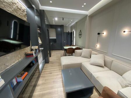 JAPIM ME QIRA APARTAMENT 1+1, TEK TIRANA GARDEN BUILDING NE RRUGEN E KAVAJES!