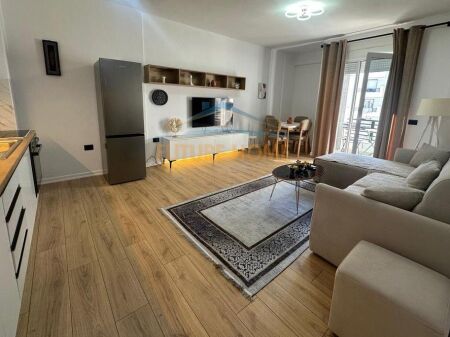 Qera,Apartament 2+1,21 Dhjetori !